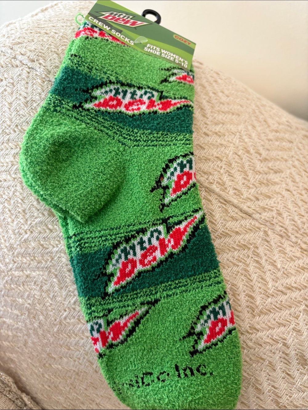 Mountain Dew Cozy Crew Socks Graphic Green & Red Design New Shoe Size 5-10